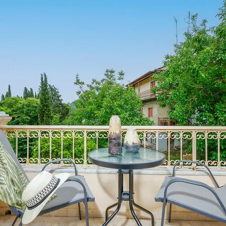 Apartment Gaia Escape, Sinarades